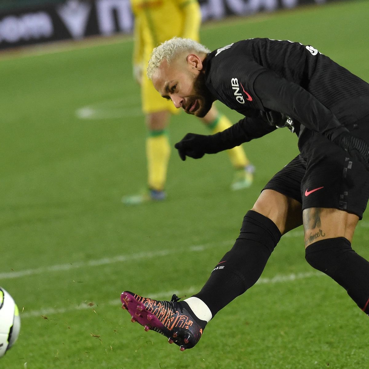 Media Parisien tweet media