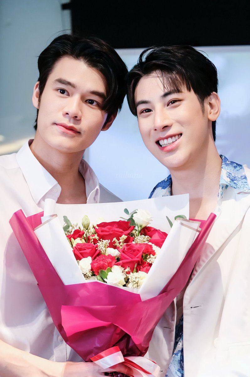 raihannuy1's tweet photo. สรุปวันนี้ไปงานอะไรน นี่ว่าไปงานวันเกิดนะ
#BestTimeWithJet 
#เจ็ทแลค 
#JameKasama https://t.co/AUkL8n69wf