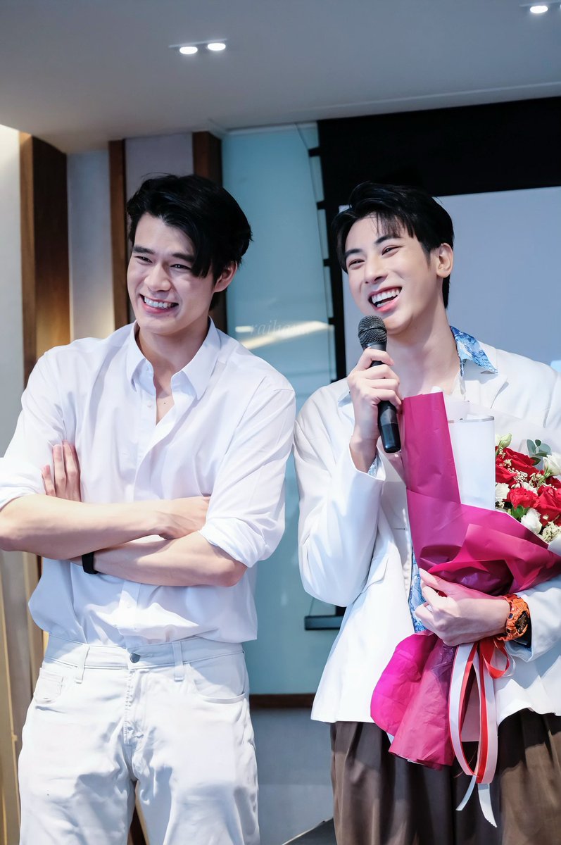 raihannuy1's tweet photo. สรุปวันนี้ไปงานอะไรน นี่ว่าไปงานวันเกิดนะ
#BestTimeWithJet 
#เจ็ทแลค 
#JameKasama https://t.co/AUkL8n69wf