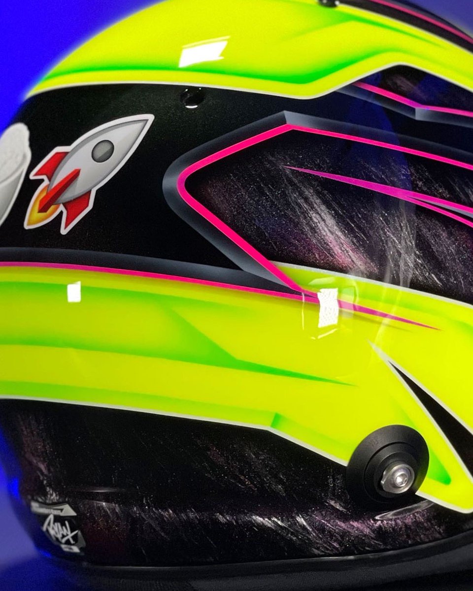 OffAxisPaint's tweet photo. 🍚Ethan Mitchell blasting off in the rice rocket🚀

🏁 @EthanMitchell_ 
⛑ @AraiAmericas 
👨‍🎨 @RyanTimm13 

#TeamOffAxis #ricerocket #airbrush #artist #artistsoninstagram #helmet #helmetpaint #dirt #dirttrack #dirttrackracing #dirttracker #ethandirttracklife #openwheel #midgets https://t.co/Yt16HxM6RG