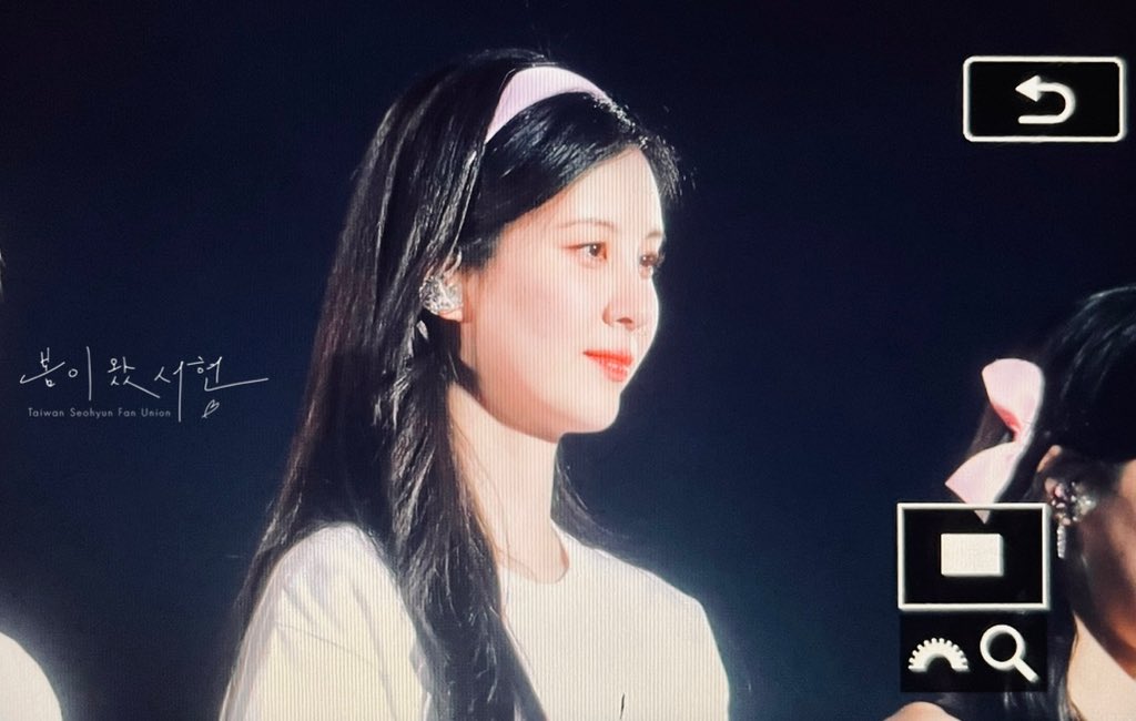 seomate_'s tweet image. Seobaby so cutie! 🐰🤍

220903 #Seohyun #서현