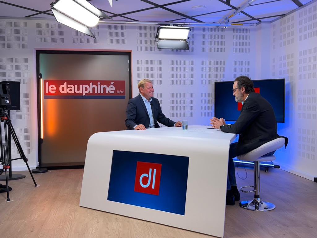 patricebegay's tweet photo. Le sport reconquiert la discipline, la seule liberté qui soit douce. La communauté #LesMeneurs en est la preuve. Innovons dans la vie sportive de nos territoires avec émotion, plaisir et l’esprit entrepreneurial. @bruleursdeloups  https://t.co/hQiwOUNvjr https://t.co/ow4iTOq9pL