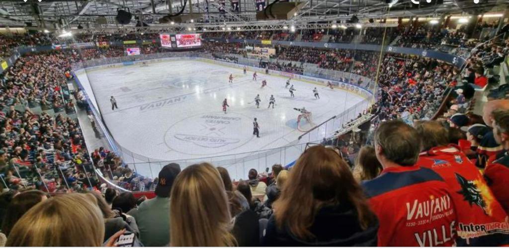 Le sport reconquiert la discipline, la seule liberté qui soit douce. La communauté #LesMeneurs en est la preuve. Innovons dans la vie sportive de nos territoires avec émotion, plaisir et l’esprit entrepreneurial. <a href="/bruleursdeloups/">Brûleurs De Loups</a>  le10sport.com/omnisport/pili…