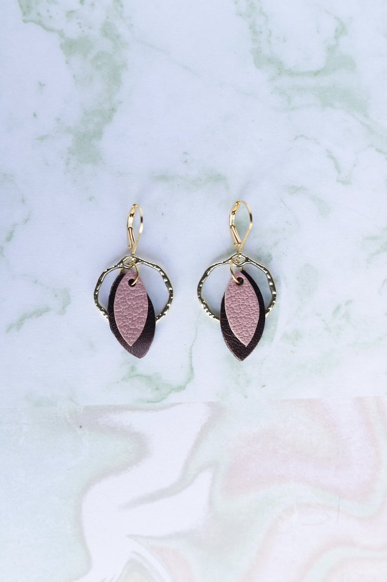 chenohastudio's tweet photo. #Braderie de #bijoux à petits prix sur #Vinted https://t.co/3xEqINtP0Z https://t.co/OuFYr5GB83