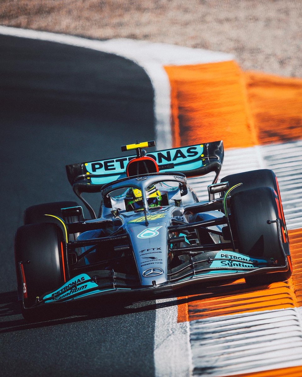 amgmotorsport's tweet photo. Late yellow flags prevented even better positions on tomorrow’s #DutchGP starting grid but all to play for from P4 for @lewishamilton and P6 for @georgerussel63 when the lights go out in Zandvoort. 🚦👊 #WorldsFastestFamily #MercedesAMGF1 #F1 @MercedesAMGF1 https://t.co/7VOKqnhRiX