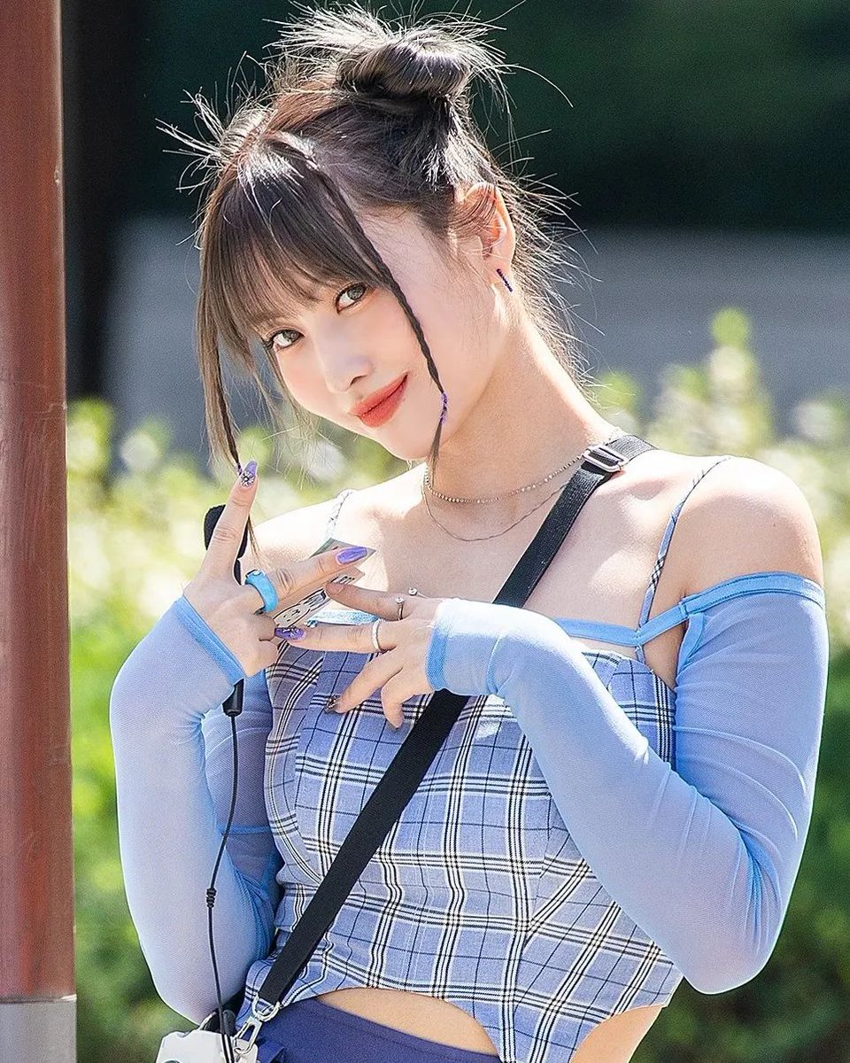 mmpicss's tweet photo. 220903: 💙💙💙 #MOMO #모모 https://t.co/ClTA81JkFx
