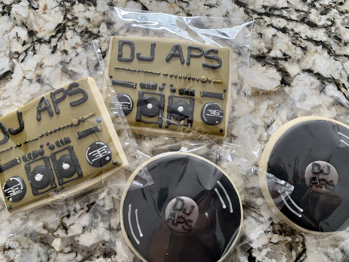 DJAPSMusic's tweet photo. Forget Oreo’s eat DJ APS cookies, I’m bad! 🎶
#customcookies #djaps https://t.co/OINl1fOPIk