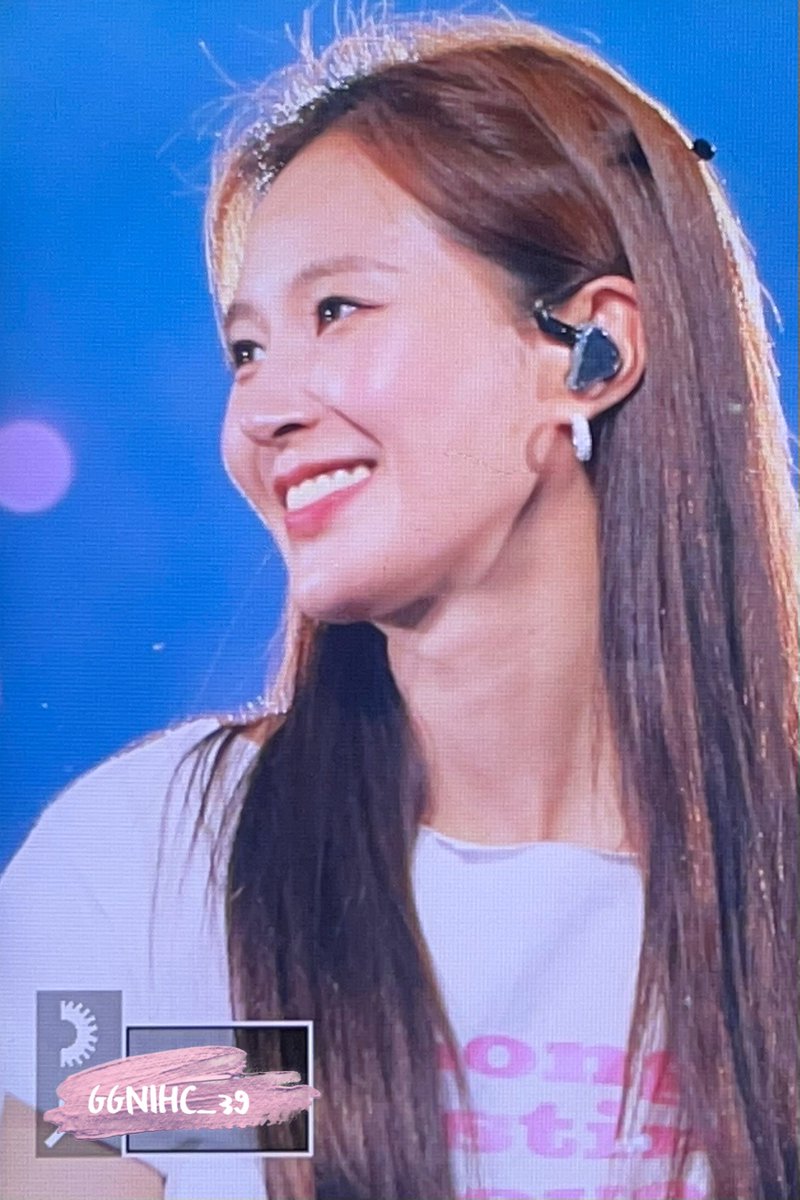 GGNIHC_39's tweet photo. 220903 팬미팅 #유리 #YURI 
활동 내내 너무 행복해 보이는 아이돌 유리언니 🤍💙 https://t.co/7ipPl798cn
