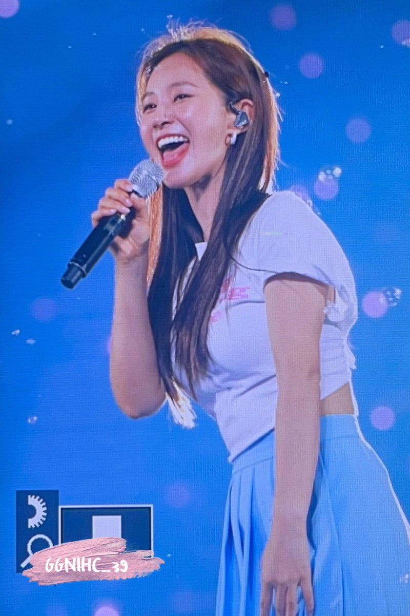 GGNIHC_39's tweet photo. 220903 팬미팅 #유리 #YURI 
활동 내내 너무 행복해 보이는 아이돌 유리언니 🤍💙 https://t.co/7ipPl798cn