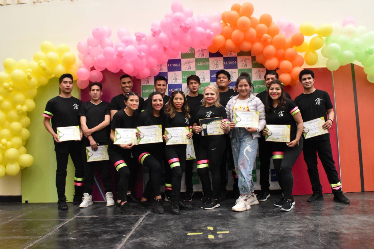 latinosbaile's tweet photo. Damos inicio a nuestro #spam de fotos de la Certificación 🤪💥💥💚💙
.
Acá tenemos a nuestro 3er Grupo del nivel Básico Certificandose💃🕺
¡Felicidades chicos!✨ https://t.co/HVbovLvpjM