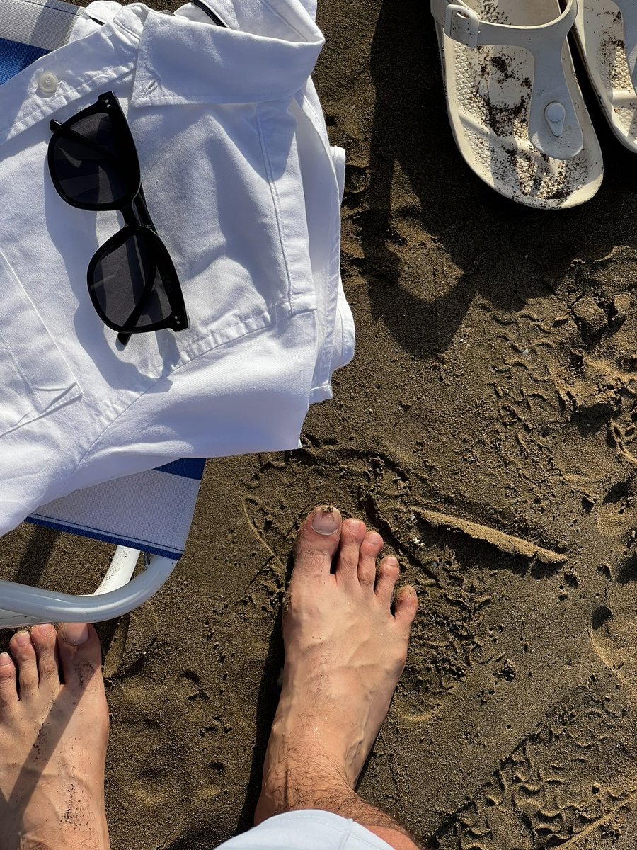 معك تملاني الفرحه وتسبقني الضحكات🤍.