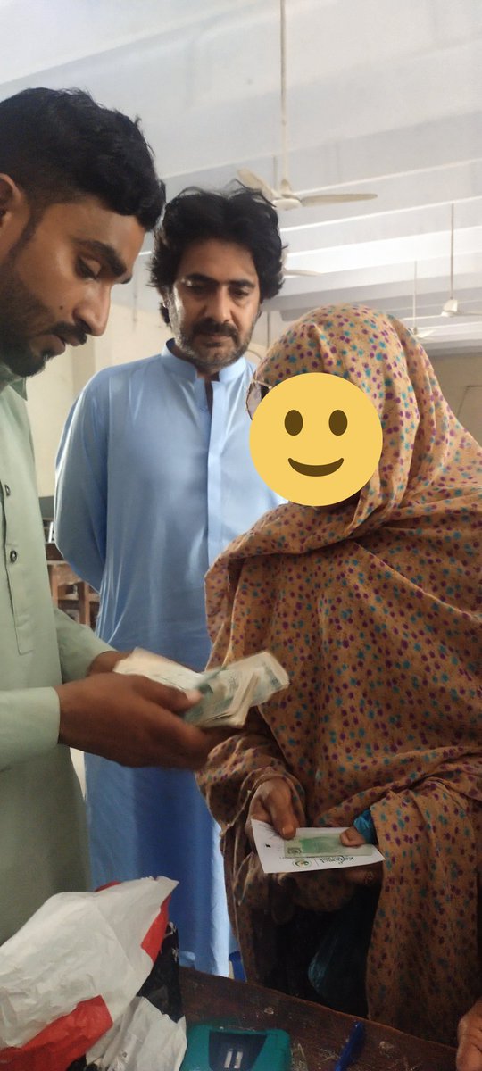 Sirajrind15's tweet photo. حب لسبیلہ بلوچستان اپڈیٹ
پرائم منسٹر فلڈ ریلیف پیکج بینظیرانکم سپورٹ پورے پاکستان کی طرح حب میں بھی جاری ہے اسسٹنٹ ڈائریکٹر bisp حب نجیب عطا رند ڈپٹی ڈائریکٹر کی سربراہی میں شفاف طریقے سے جاری و ساری ہے عوامی ہلکوں نے نجیب رند کی کاوشوں کو سراہا 
@Najeebrind @bisp_pakistan https://t.co/vK4j4kYnl8