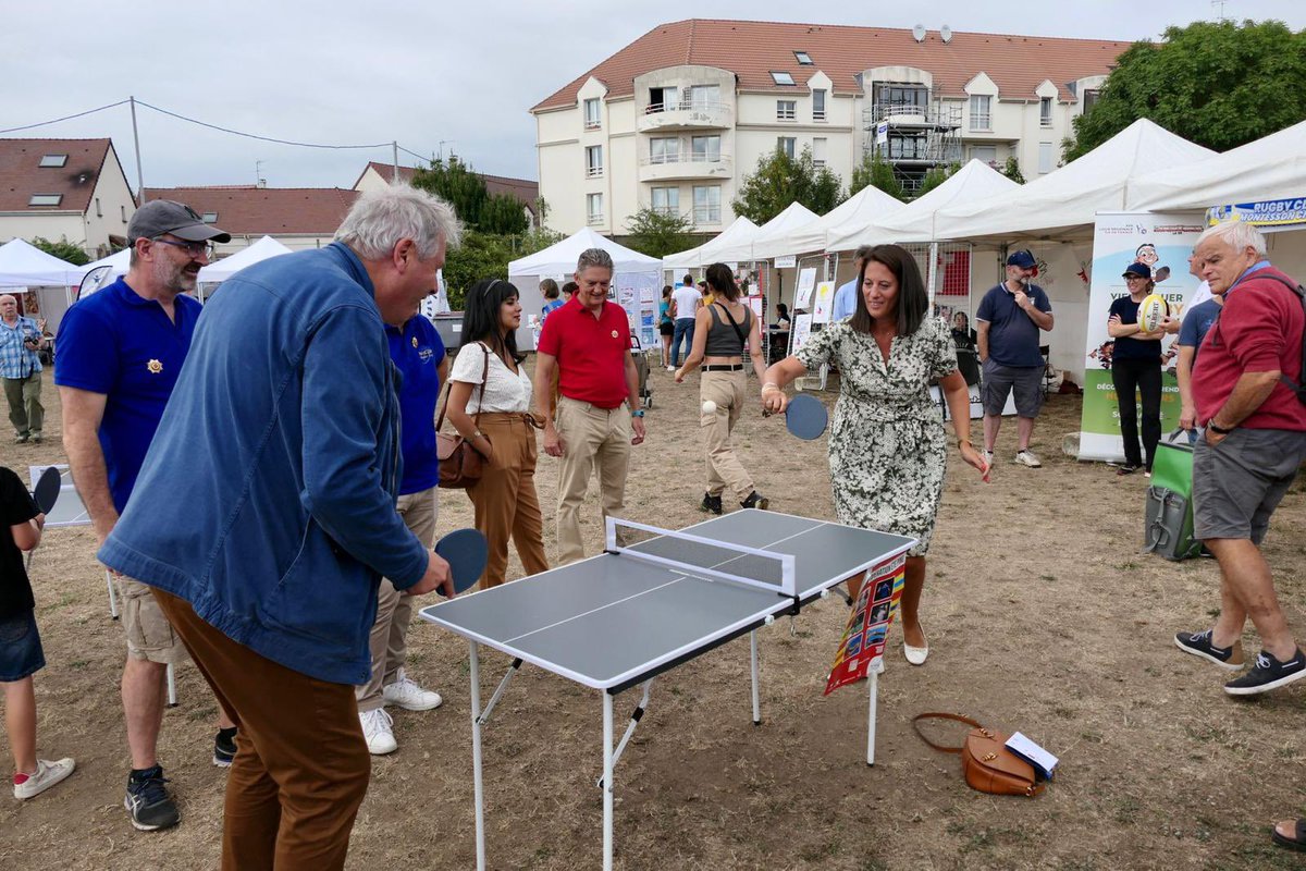 ADublanche's tweet photo. 🏀🎾🎵C’est la grande rentrée pour nos #associations ce week-end.

👉🏻 Aujourd’hui auprès des bénévoles de #MaisonLaffitte, #Montesson, du #Vesinet et du #MesnilleRoi pour leur souhaiter une bonne reprise! 

✅ La Région @iledefrance toujours à leurs côtés, en lien avec les maires https://t.co/OFub1ZrBHO