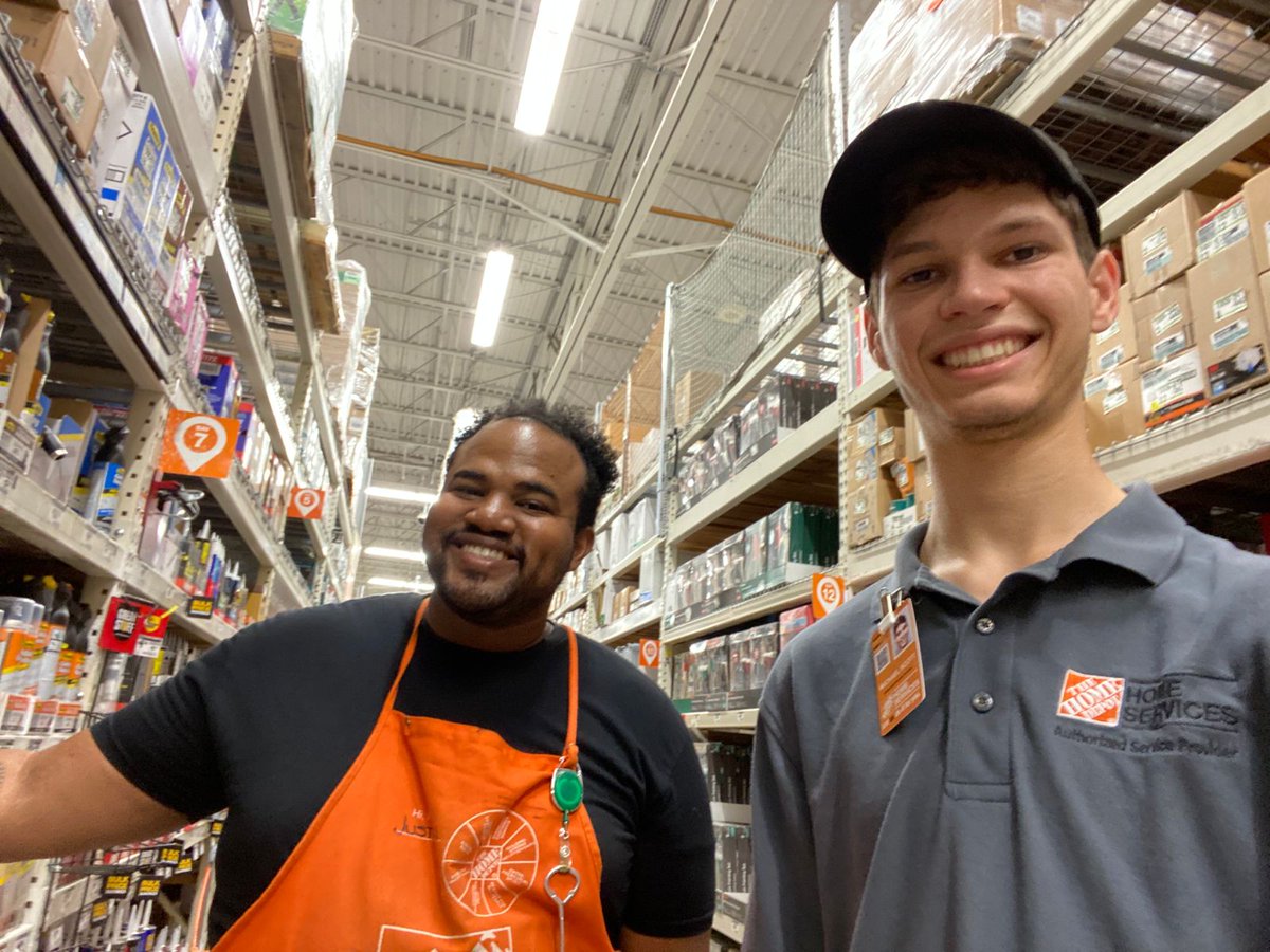 THDFenceCity's tweet photo. What would we do without you….. South FL team….. MINI PK store #6339, For more information please call 1-833-HD-FENCE for your FREE in-home estimate @homedepot6339  #MINIPK #fencing #homedepot #vinyl #pvc #fence https://t.co/2kFTWvLA6E