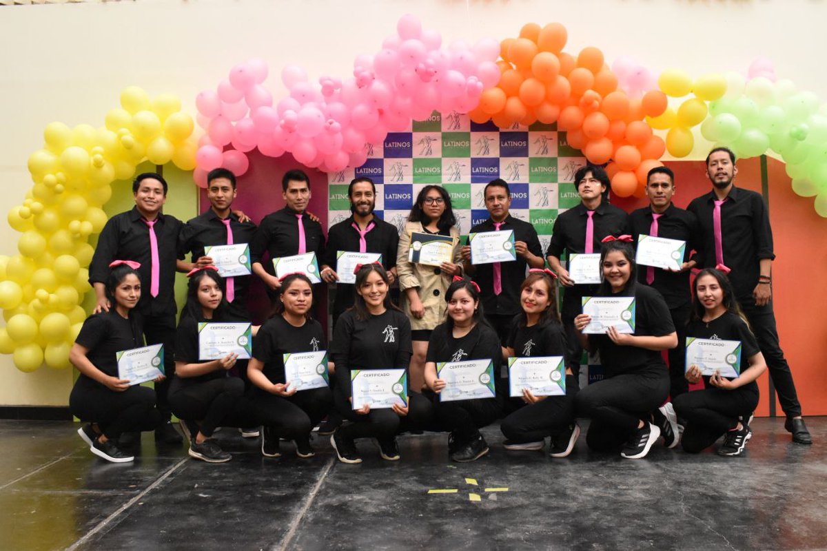 latinosbaile's tweet photo. Este fue nuestro 2do grupo del nivel Intermedio Certificados 💙💚💥
Un grupo que se caracteriza por ser muy unido, proactivo e incansable.
Nuestro grupo más numeroso hasta el momento 🥰
¡Muchas Felicidades chicos!🕺💃 https://t.co/UQz8gsJmyq