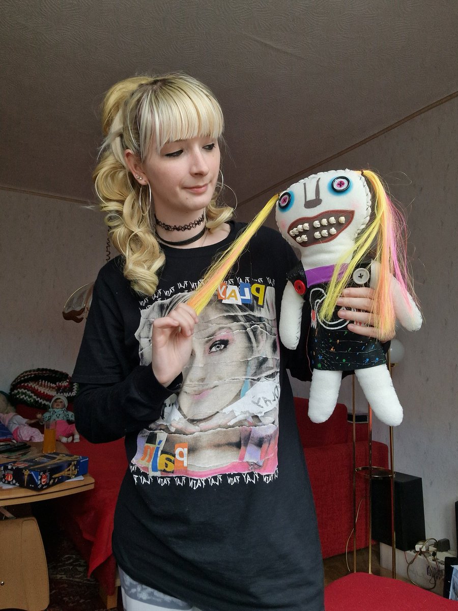 play_pain_bliss's tweet photo. We are ready for #WWECastle ๐ @AlexaBliss_WWE Look Lilly brought her friends Lea & Ezra๐
#WWERaw #beautyisbliss #playpain #twistedBliss #evilbliss #AlexaBliss #LillyLution #WWE2K22 #happy #cute #instagood #instamood #coyplay #cosplayergirl https://t.co/4XC6GUMMkK