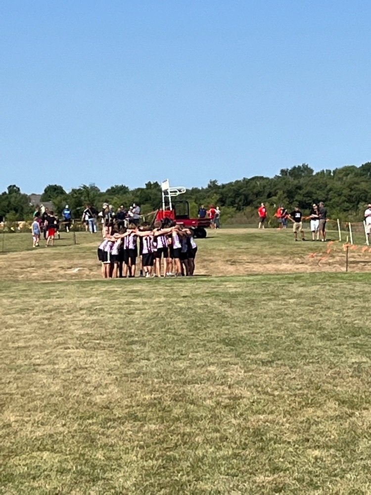 145activities's tweet photo. XC bringing back a lot of hardware!! Both Girls and Boys finished runner-up and several PR’s all around. Well done!! https://t.co/b48vft8UXg