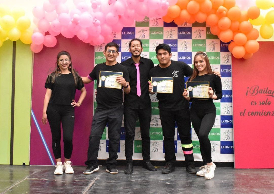 latinosbaile's tweet photo. También tuvimos la participación de nuestro 1er grupo de #Bachata nivel Básico 🔥💚💙
Quienes hicieron una hermosa demostración 💕
¡Felicitaciones chicos! https://t.co/5Lw4nTZqEs
