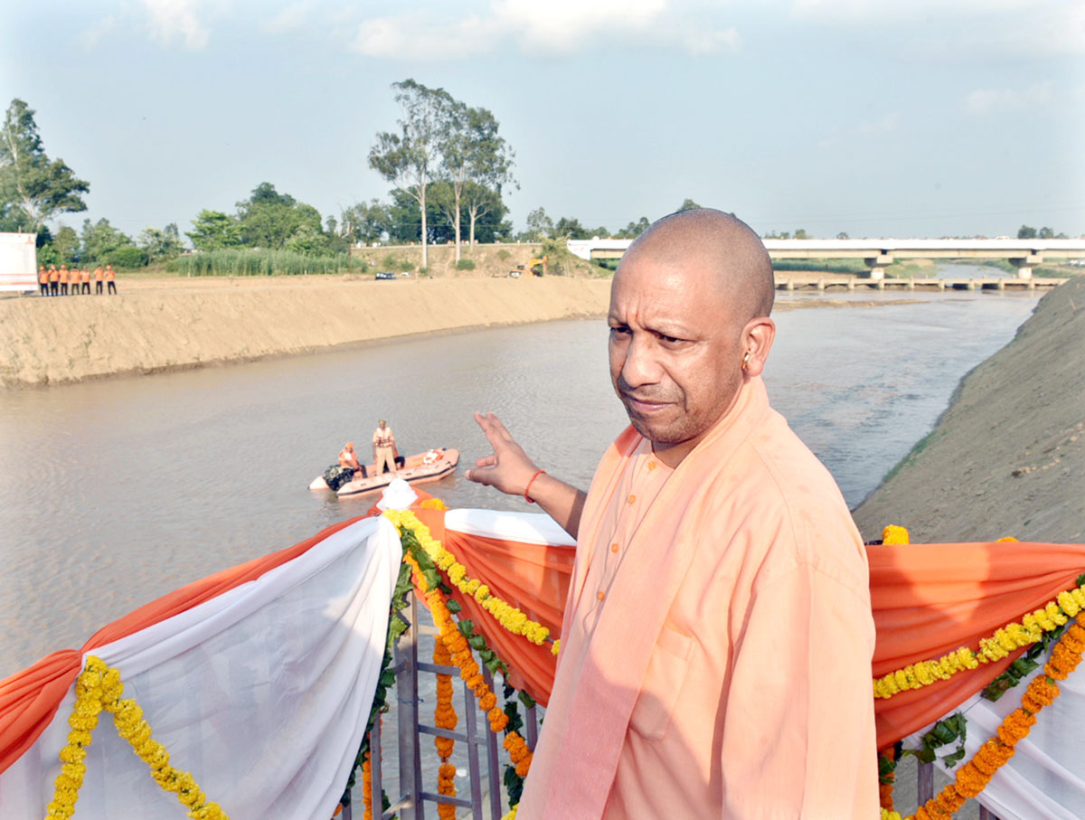 myogiadityanath's tweet photo. जनपद बिजनौर में आज मालन नदी का निरीक्षण किया। साथ ही, तट पर पौधरोपण किया।

इस अवसर पर मालन नदी की पूजा-अर्चना कर लोक-कल्याण की कामना की। https://t.co/JVWAfIA0Ue