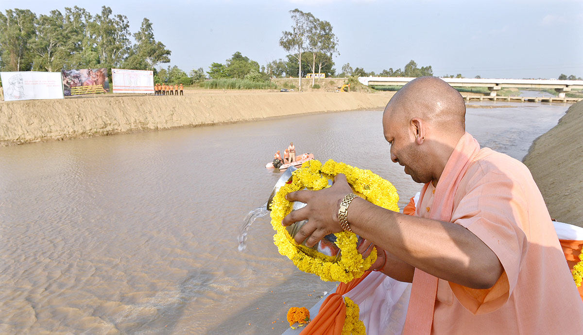 myogiadityanath's tweet photo. जनपद बिजनौर में आज मालन नदी का निरीक्षण किया। साथ ही, तट पर पौधरोपण किया।

इस अवसर पर मालन नदी की पूजा-अर्चना कर लोक-कल्याण की कामना की। https://t.co/JVWAfIA0Ue