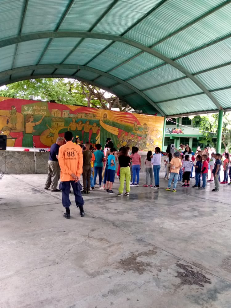El día de hoy continúa la guardia seguridad y prevención motivado al plan vacacional de la iglesia San Martin de Porres y instalaciones del colegio fe y alegría.
#soyfevesar
<a href="/pcivil_carabobo/">Protección Civil Carabobo</a> 
<a href="/PCivil_Ve/">Protección Civil</a> 
<a href="/SistemaCarabobo/">Sistema Integrado</a> 
<a href="/FEVESAR_Cabbo/">Fevesar Carabobo</a> 
<a href="/fevesar_ong/">FEVESAR</a>