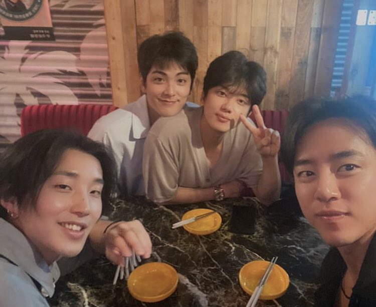 ricesarchive's tweet photo. 갑자기? 🥹 https://t.co/rY9WHkaFT5