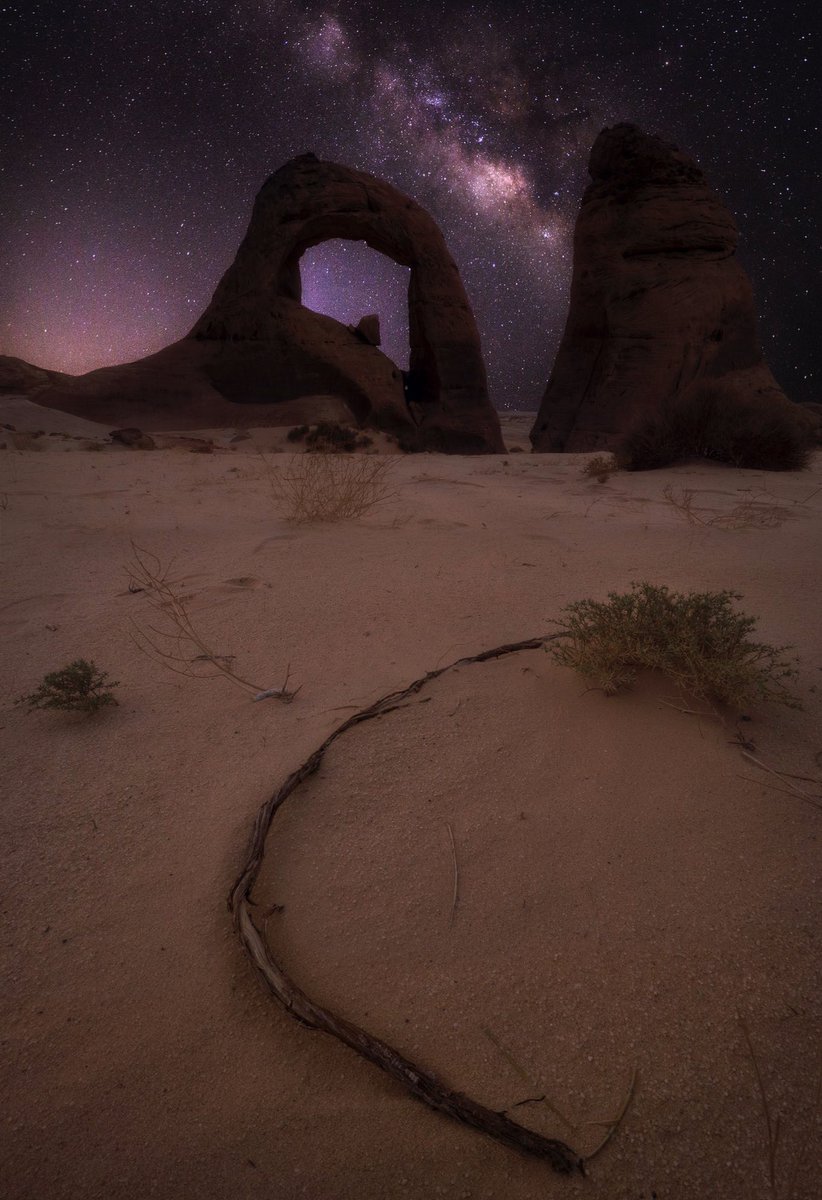 TSP_Geographic's tweet image. تشكيلات صخرية مذهلة لجبل "عرنان" في حائل، شمال #السعودية: 

 ذُكر الجبل قديما على لسان عدد من الشعراء العرب؛ منهم، امرؤ القيس: 

"كَأَنّي وَرَحلي فَوقَ أَحقَبَ قارِح
بِشُربَة أَو طاف بِعِرنانَ موجِس"