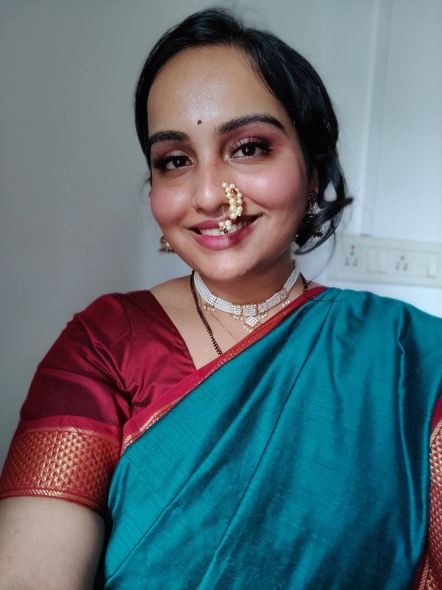 artbyahbuna's tweet photo. Went for a bigger nath this time ☺️
#GauriAgaman #Nosepintwitter https://t.co/L6sEbiSWab