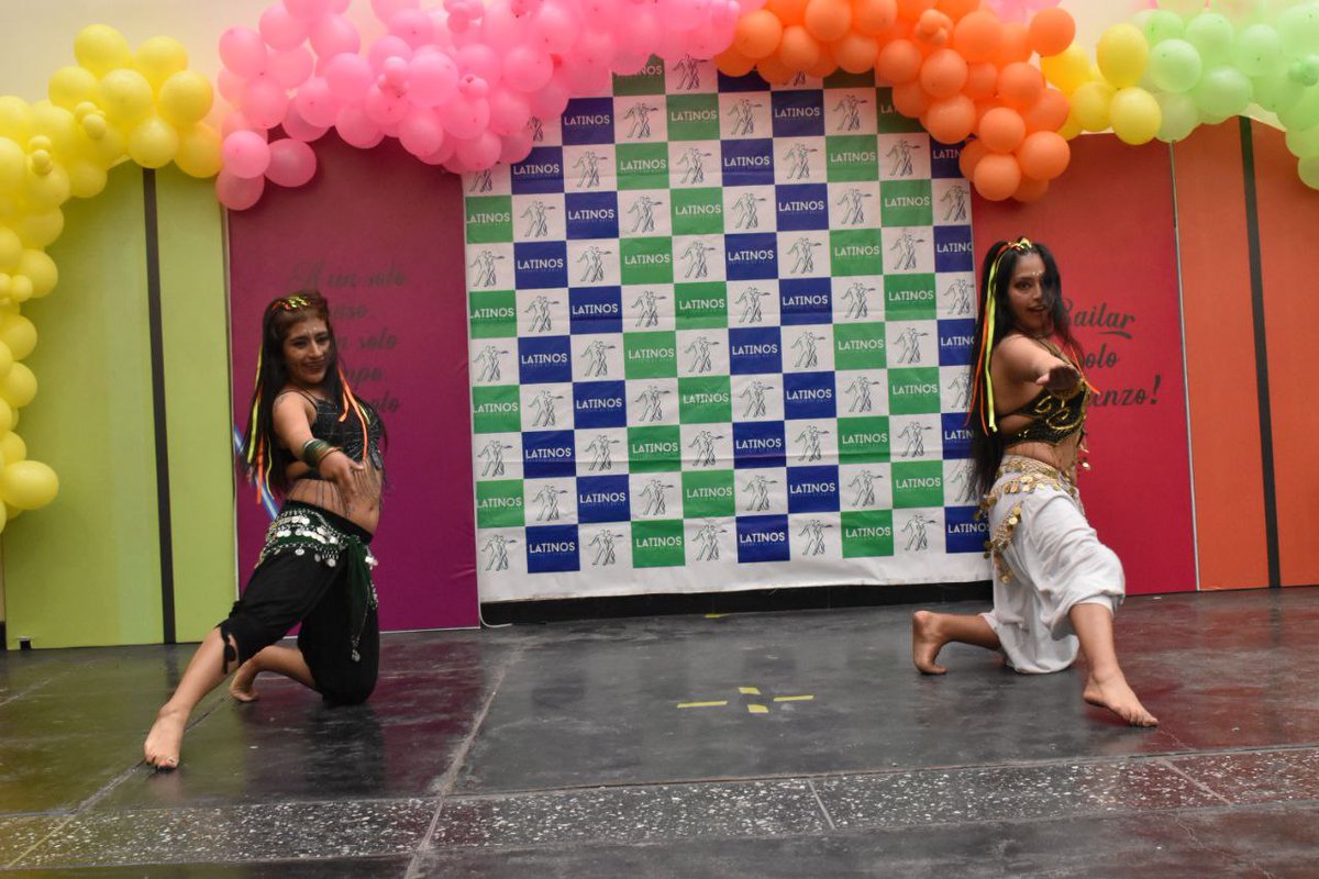 latinosbaile's tweet photo. Un aplauso y reconocimiento especial a Priya y Emily por su hermosa demostración de #BaileIndú y a nuestros chicos del Elenco por su participación y gran ayuda 💙💚🔥 https://t.co/jKo0nsZRlj
