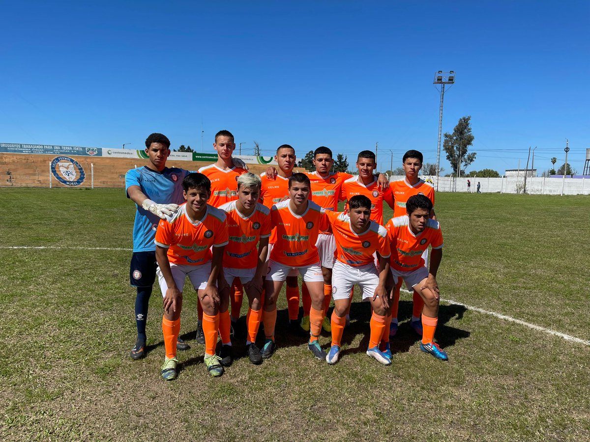 FormativasSFC's tweet photo. Empezó el partido de la Sub 19/Cuarta División ante @eltanquesisley por la Fecha 4⃣ del Clausura de la Copa Plata de la Divisional B AUF

#ElEquipoDeLosSalteños
#CanteraNaranja
Vamos Salto FC ⚽ 🍊 https://t.co/FfNm6fHnAO