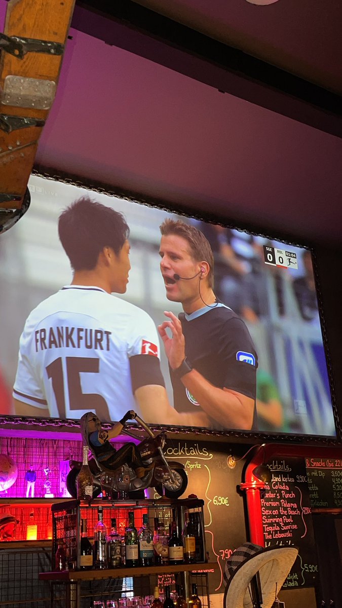 mr_dario2's tweet photo. Fußball in der Tankbar https://t.co/SdglJKekt8