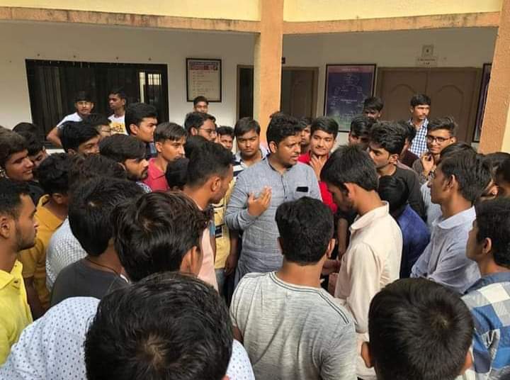 Helping Youths 
<a href="/sarvodayasangam/">Sarvodaya Sangam</a> <a href="/RahulGandhi/">Rahul Gandhi</a> <a href="/priyankagandhi/">Priyanka Gandhi Vadra</a> <a href="/IYCGujarat/">Gujarat Youth Congress</a> <a href="/INCGujarat/">Gujarat Congress</a> <a href="/INCSandesh/">INC Sandesh</a> <a href="/arjunmodhwadia/">Arjun Modhwadia</a> <a href="/BharatSolankee/">Bharat Solanki</a> <a href="/RaghusharmaINC/">Dr. Raghu Sharma</a> <a href="/RaghusharmaINC/">Dr. Raghu Sharma</a>