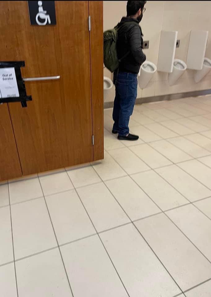 ماموستا دانا نەوزەر لە یەكیك لە توالیتەكانی وڵاتی بەریتانیا 
میزی یەت بەس خۆ ناشبێ بە پێوە بیكەی😂😂
تۆ هەر دلی مامۆصااااا💔

<a href="/DanaNawzarAli/">Dana Nawzar Jaf</a>