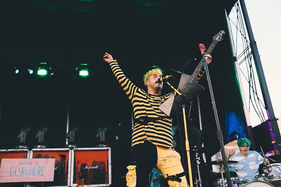 🐝🐝🐝

📸: @/kelsaaayl