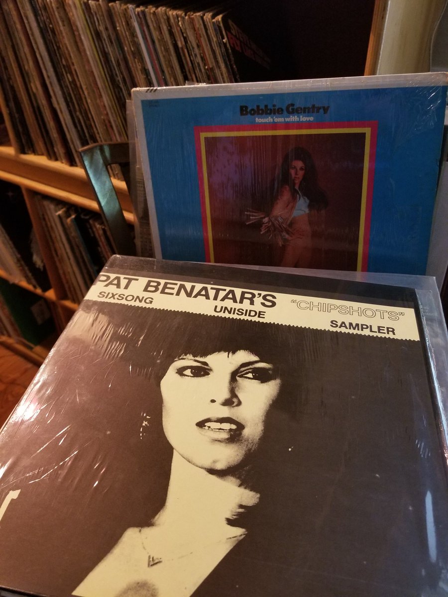 aztammyp's tweet photo. Happy #RecordParty Saturday!
This crazy Pat Benetar one-sider was never opened & has a blank label on the LP. These are all still from that honey-hole score at the Waldorf Salvo a few weeks ago. https://t.co/qmU1WgTUVs