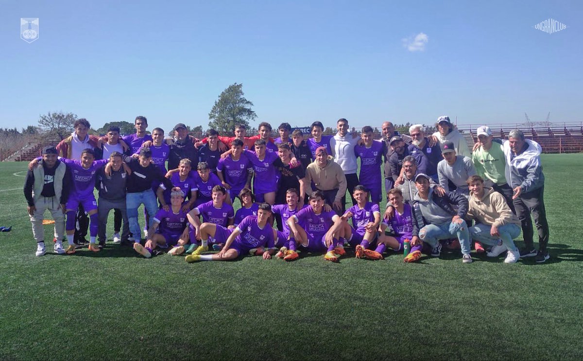 nicomusetti's tweet photo. Defensor Sporting campeón del Torneo Apertura Sub 19. Un equipo lleno de grandes talentos y ganador a pesar de tener varios jugadores en primera división.

Se juntaron la 2003 y 2004, dos categorías ganadoras, y pasa esto… 🫠🏆🟣 https://t.co/RGouO4v6eS