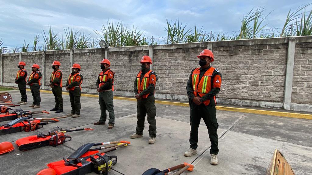 HGutierrez_M's tweet photo. 📰 #SSPInforma: Ante las intensas lluvias registradas en la capital del estado, elementos de la Fuerza Civil pertenecientes al Agrupamiento Tajín se mantienen en alerta permanente, para asistir, proteger y salvaguardar a la población. https://t.co/a6pIt5to0z