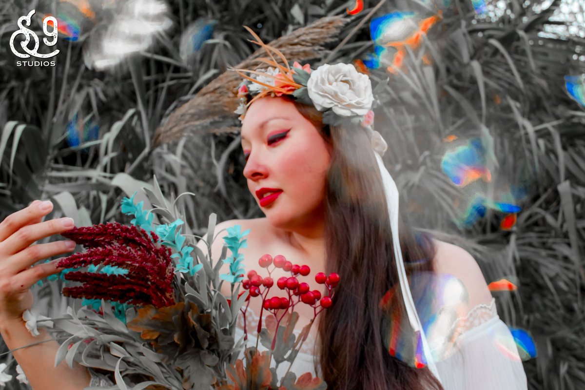Satur9Studios's tweet photo. PERSEPHONE; the goddess queen of the underworld, wife of the God Hades. Goddess of spring growth.
#saturninestudios #photographers #photography #canon #photo #model #femalemodel #persophone #goddessofspring #queenoftheunderworld #fall #autumn #falliscoming #sweaterweather https://t.co/pUUQAf1fKc