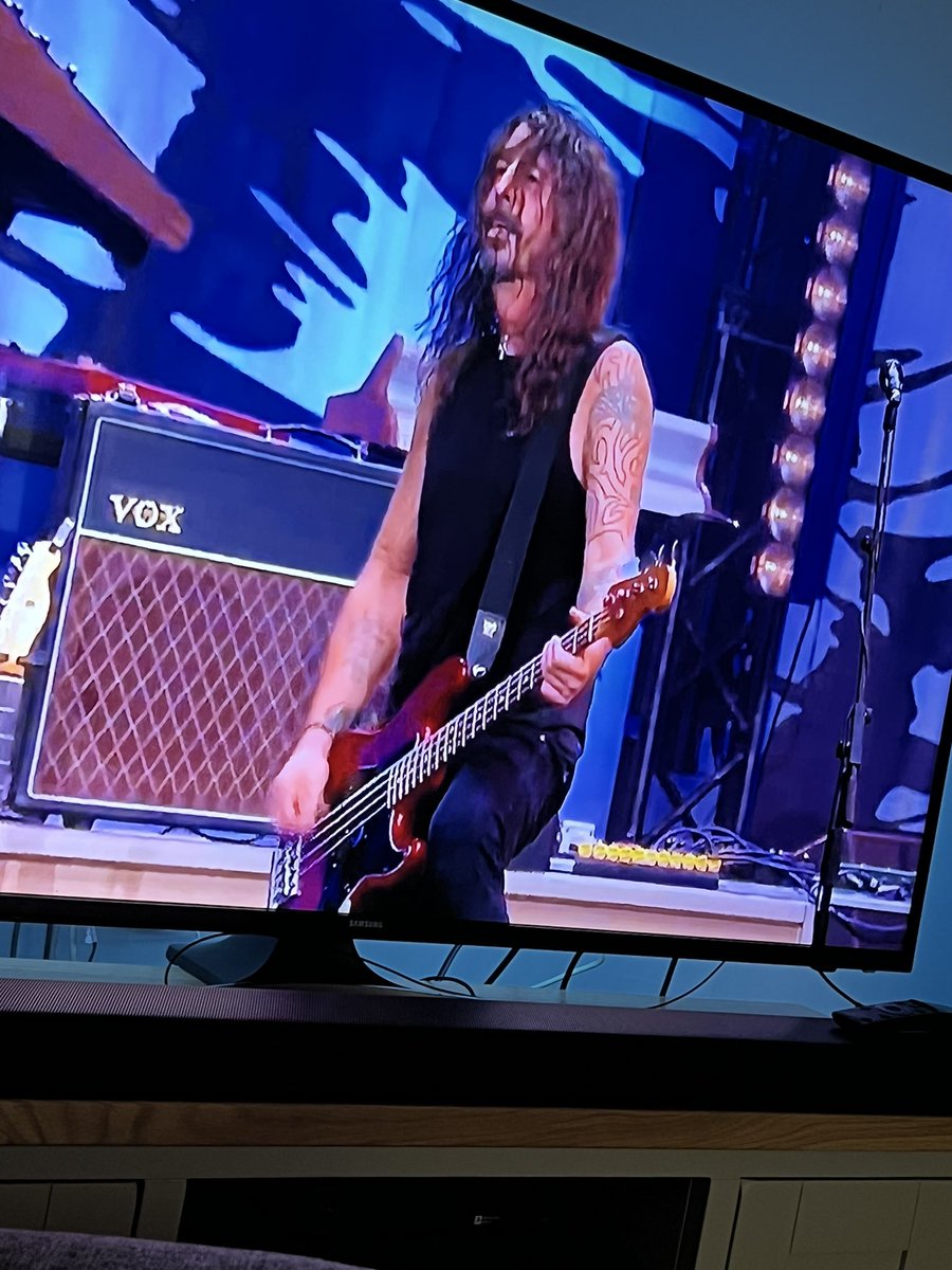 ShannonCarson_'s tweet image. Wolfgang Van Halen killed it! And Dave Grohl on bass is amazing 🤯#taylorhawkinstribute