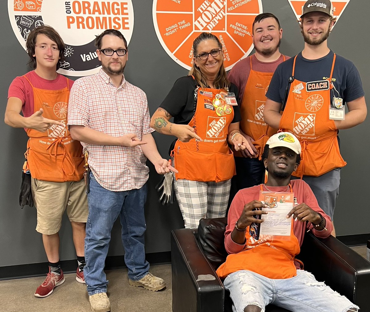 nrk0680's tweet photo. When your team says their peer has developed into the teams rockstar and they want him to know! Thank you Elijah for doing you do!! #FirstHomerAward #Develope #Recognize @markdearing62 @keren_gorg @garland_haynes @alliespurlock @ManchaNova @lauriebeth25 @Depot6830 https://t.co/YCR7n38RgX