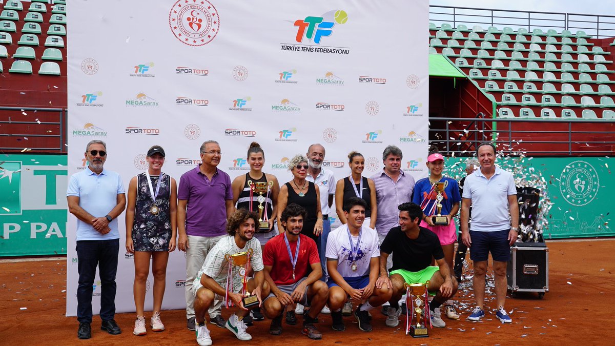 Büyükler Türkiye Şampiyonası'nda Kupalar Sahiplerini Buldu 🇹🇷

Tek Erkekler Şampiyonu 🏆 Cem İlkel
Tek Kadınlar Şampiyonu 🏆 Başak Eraydın
Çift Erkekler Şampiyonu 🏆 Sarp Ağabigün/Mert Özdemir
Çift Kadınlar Şampiyonu 🏆 Başak Eraydın/Melis Sezer

Detaylar🔗bit.ly/3QgpPsS