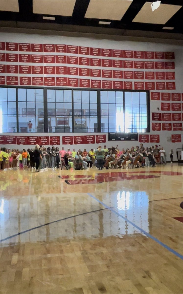cahs_band's tweet photo. Carl Albert High School Band, Choir, and Orchestra at the first pep assembly of the year!
#TitanPride #MDPurpose @MidDelFineArts @CAHSTitans @middelnews https://t.co/nAx1mMFwTG