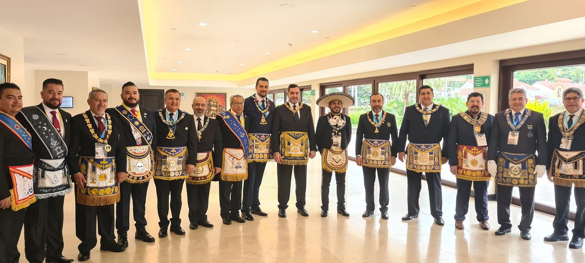 glumveracruz's tweet photo. plática previa sobre Amity internacional y Simbolismo masónico permite que los trabajos se encaminen a los hermanamientos y desbastación de la piedra bruta..Mucho éxito deseamos a todos. #Comaca #SanSalvador #Masonería #Masón @uponthesquare @TheSquareMag @NotiMmx @BillHoslerpm https://t.co/w0aFwdsuHk