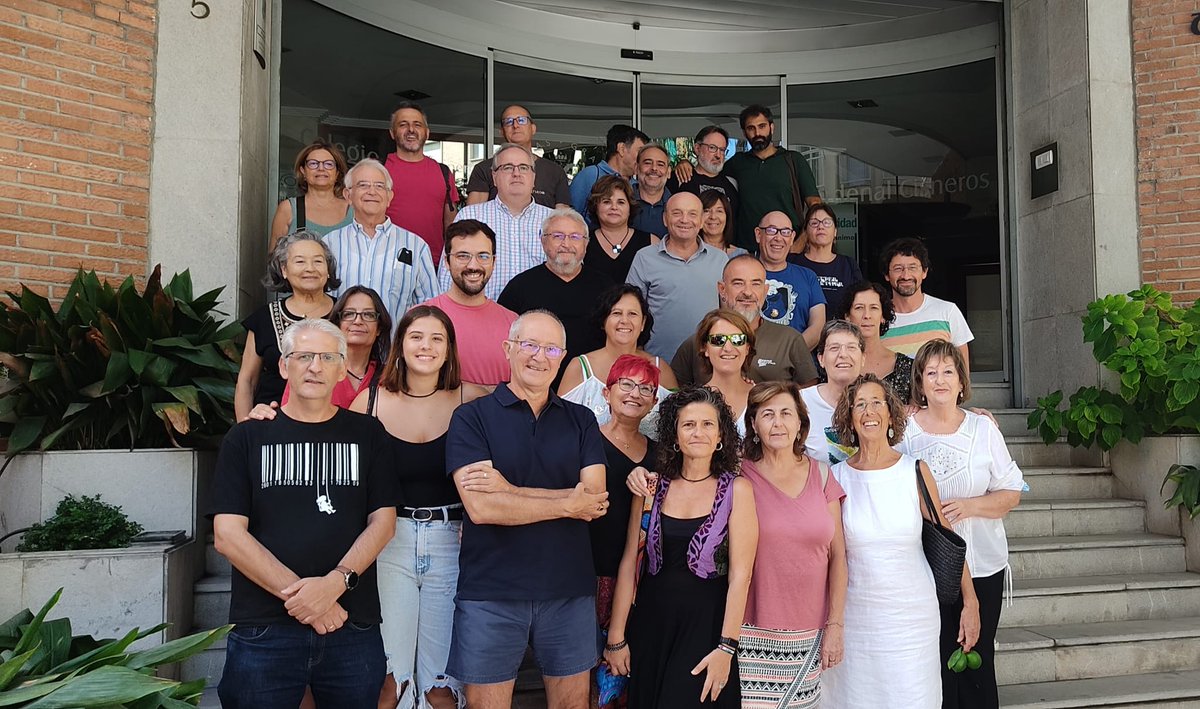 Microfides's tweet photo. Foto de familia de #REFAS trabajando en Red por unas finanzas alternativas y Solidarias. # Granada https://t.co/MsQbsSKE0H