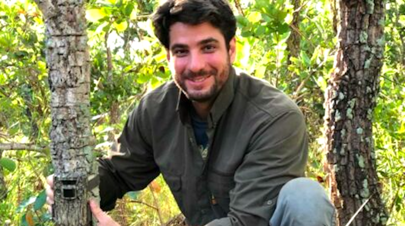 conexaoplaneta's tweet photo. Biólogo brasileiro recebe prêmio internacional por atuação extraordinária na #proteção do #tatu-canastra no #Pantanal 👏👏👏 Parabéns Gabriel Massocato, neste #DiaMundialDosBiólogos! O #FutureForNature é 1 dos prêmios de #conservação + importantes do mundo https://t.co/WruwAtw5r7 https://t.co/xiJD1rSDRT