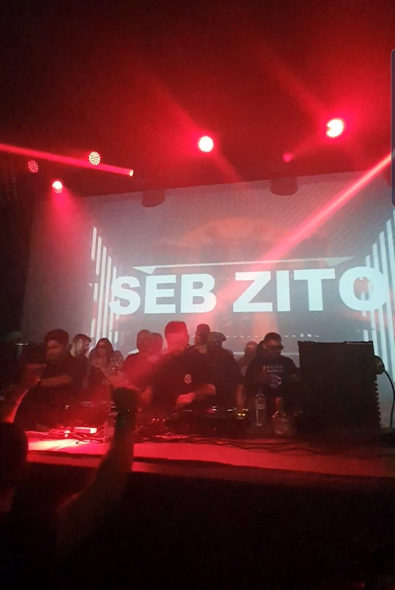 ElectronicaPma's tweet photo. Se bailó anoche con el.tremendo show que se tiro #Sebzito en @TeatroAmadorPA. 🔥❤🙏🏻 https://t.co/rVI4GlWWCF