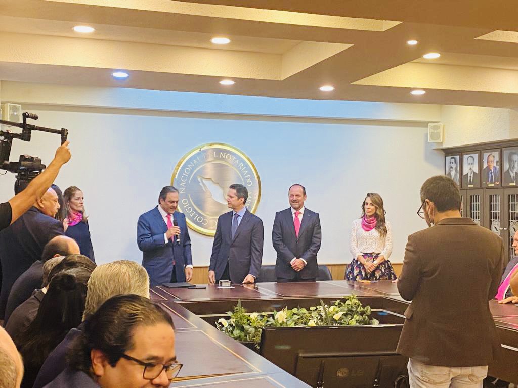 karygf26's tweet photo. Gracias amigo @nmalufmaloff por darme la oportunidad de caminar a tu lado en este nuevo reto que inicias como candidato a la Presidencia de nuestro #CNNM. Te conozco como Notario, como amigo y no tengo duda de que tu capacidad y enorme liderazgo te seguirán abriendo puertas. https://t.co/rocX2CbBmd