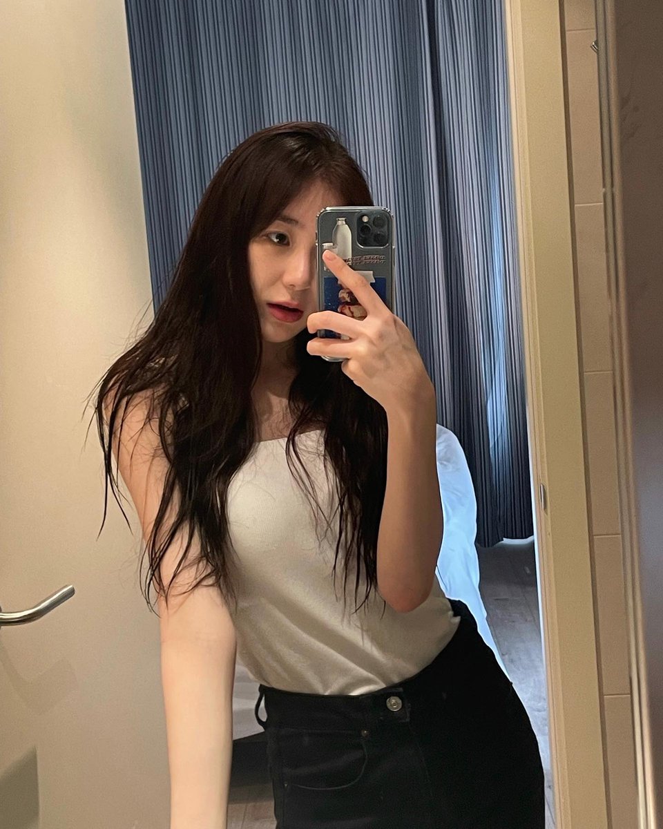izone_bot's tweet photo. chaestival_ instagram 📸

딸기찹쌀떡 먹고 싶어서 징징..그래도 공주라고 해줘서 고마워 칭구야🍓

https://t.co/bfIhorqudH

220904 · 01:44:20 KST
#이채연 #LEECHAEYEON #イチェヨン https://t.co/WOShXgxrYa