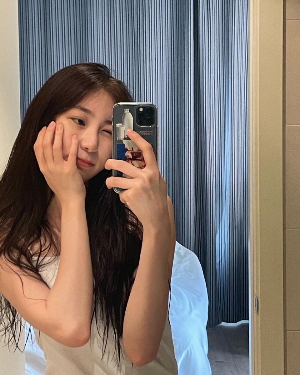 izone_bot's tweet photo. chaestival_ instagram 📸

딸기찹쌀떡 먹고 싶어서 징징..그래도 공주라고 해줘서 고마워 칭구야🍓

https://t.co/bfIhorqudH

220904 · 01:44:20 KST
#이채연 #LEECHAEYEON #イチェヨン https://t.co/WOShXgxrYa