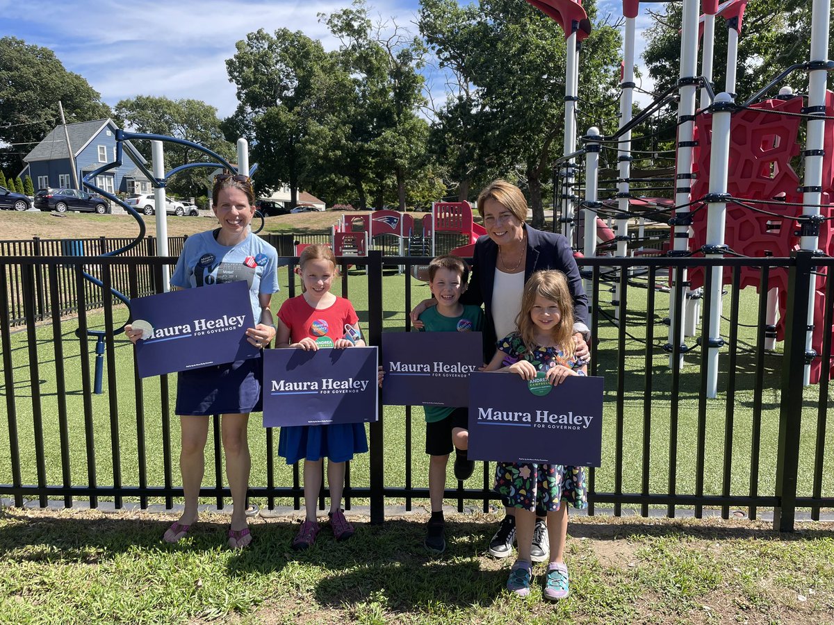 CarolineOpine's tweet photo. It’s a beautiful day to #GOTV in Brockton, MA with two stellar @MomsDemand #GunSenseCandidates: @maura_healey &amp; @AndreaForAG! Gun safety is on the ballot, &amp; as Governor &amp; AG, these 2 will ensure MA continues to lead the way in gun violence prevention. #TeamHealey #ACforAG #MApoli https://t.co/KZeyZTI4Lo